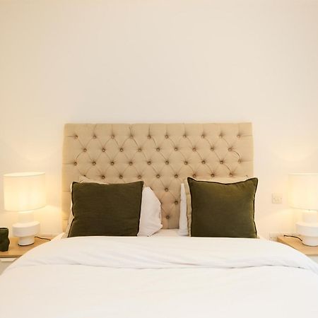런던 The Putney Wonder - Dazzling 3Bdr Flat With Garden 아파트 외부 사진