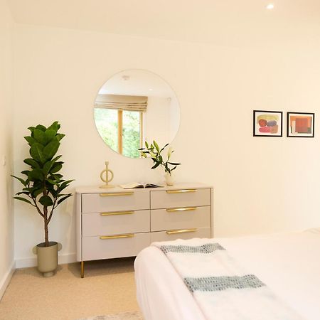 런던 The Putney Wonder - Dazzling 3Bdr Flat With Garden 아파트 외부 사진