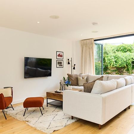 런던 The Putney Wonder - Dazzling 3Bdr Flat With Garden 아파트 외부 사진