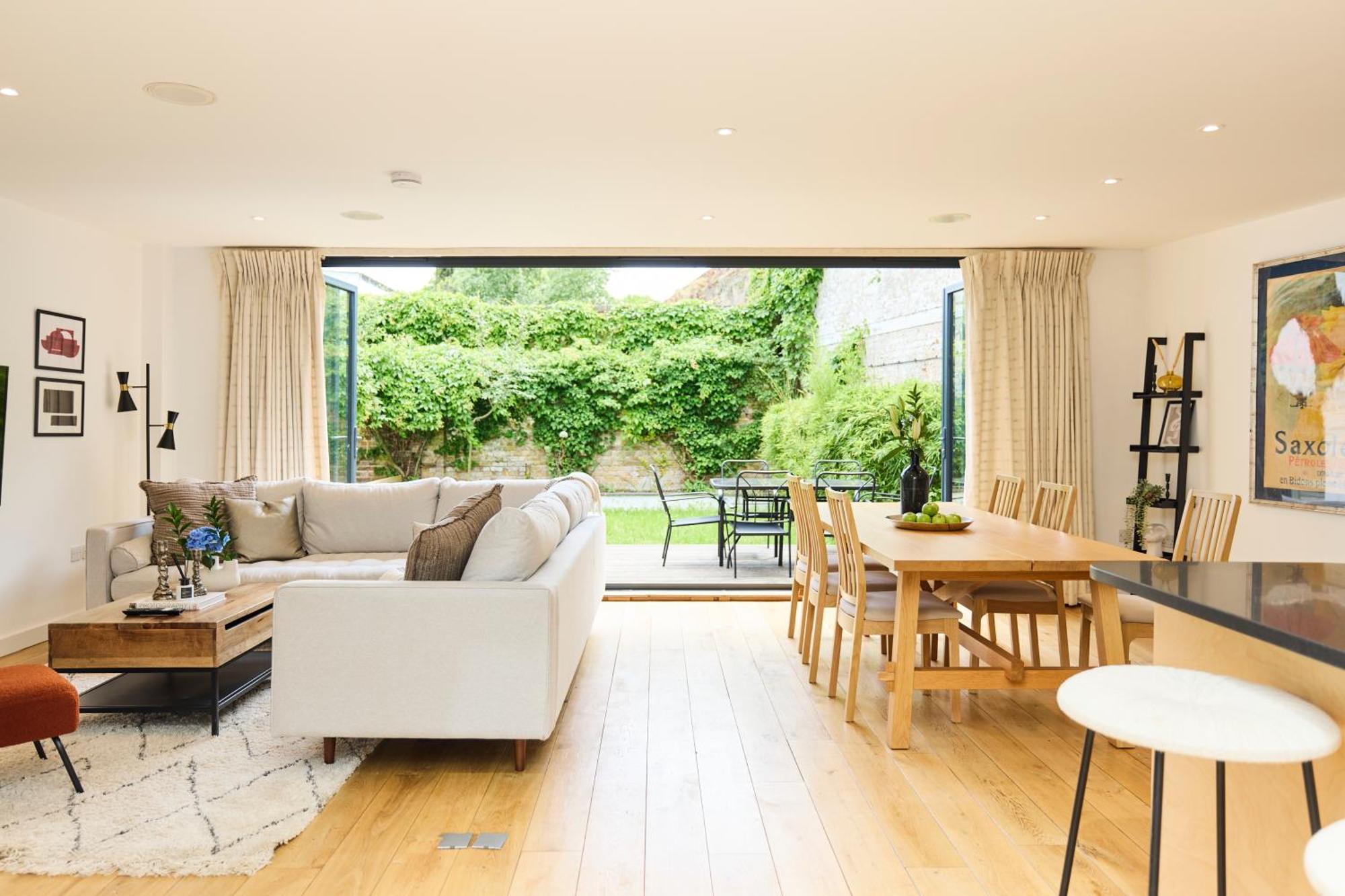 런던 The Putney Wonder - Dazzling 3Bdr Flat With Garden 아파트 외부 사진