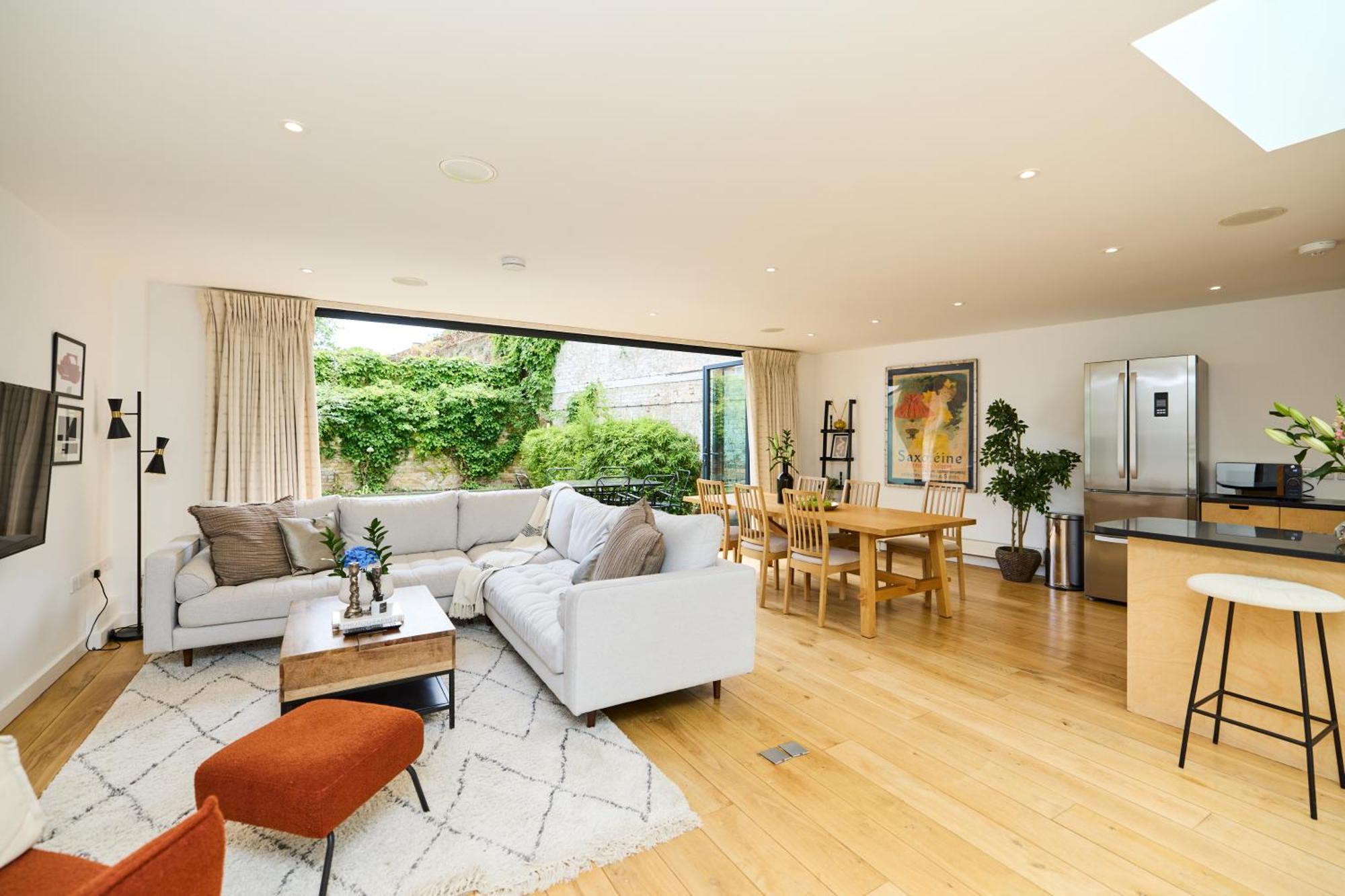 런던 The Putney Wonder - Dazzling 3Bdr Flat With Garden 아파트 외부 사진