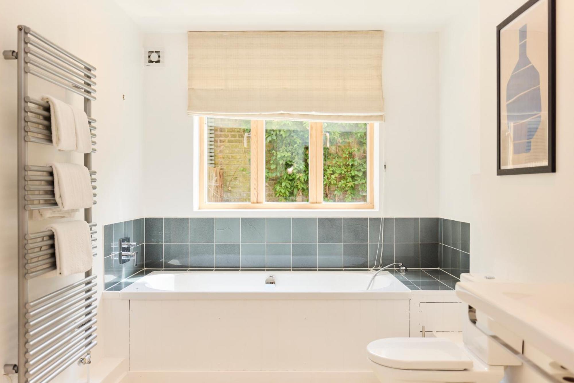 런던 The Putney Wonder - Dazzling 3Bdr Flat With Garden 아파트 외부 사진