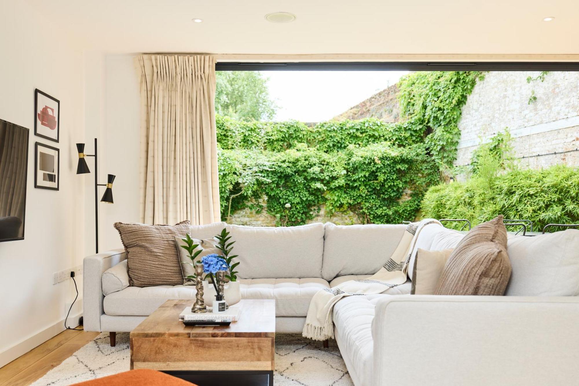 런던 The Putney Wonder - Dazzling 3Bdr Flat With Garden 아파트 외부 사진