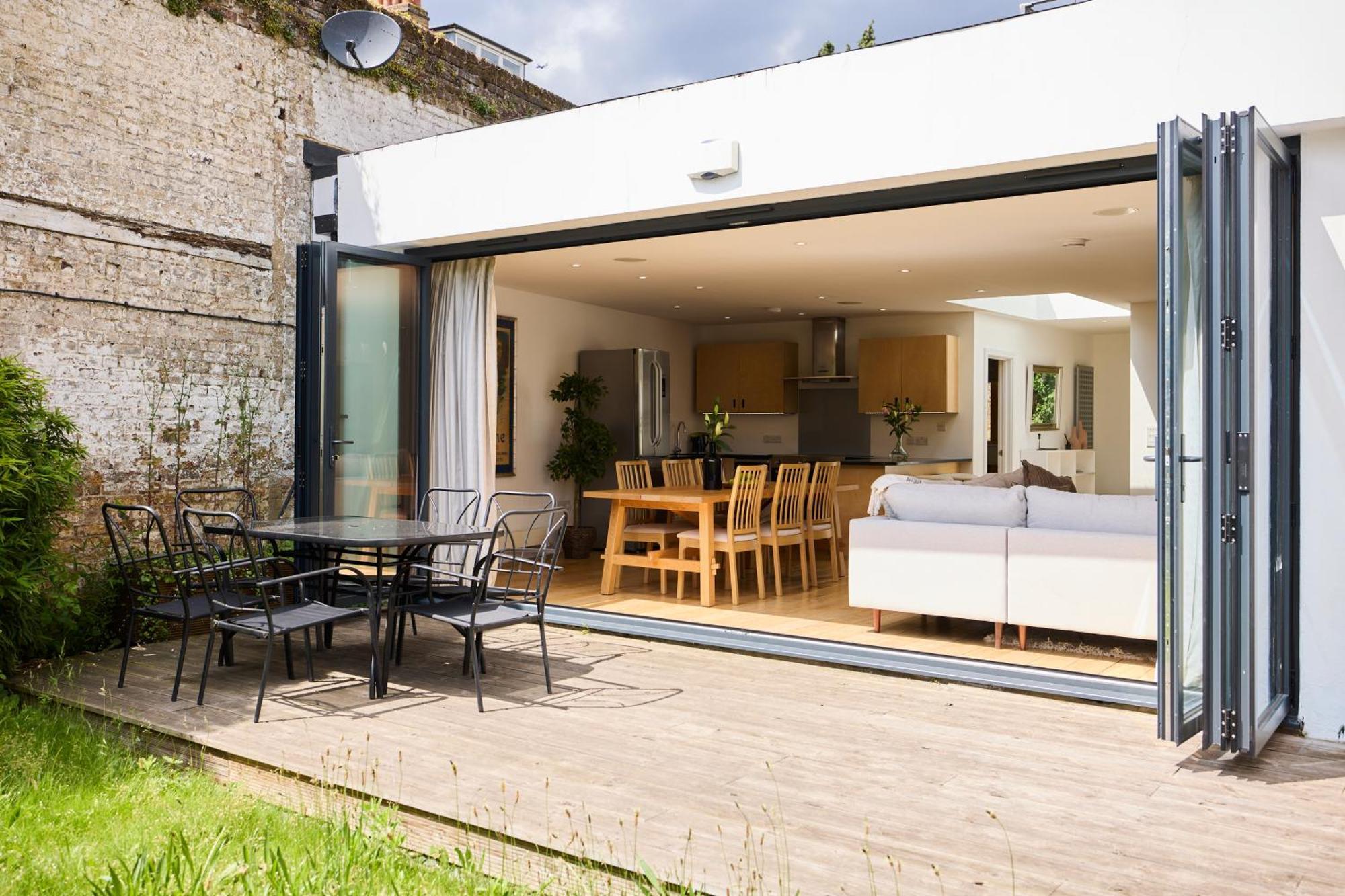 런던 The Putney Wonder - Dazzling 3Bdr Flat With Garden 아파트 외부 사진